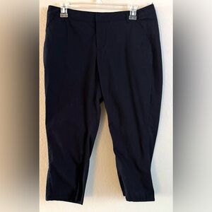 Mossimo Stretch Women's Black Capris Pants Size 10 Pockets Button and Zip